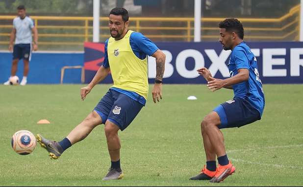 Paulistão: De olho no São Paulo, técnico do Água Santa esboça escalação