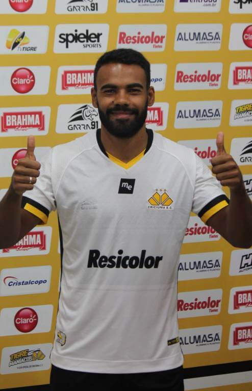 Catarinense: Ex-Sport é apresentado e será titular na estreia do Criciúma