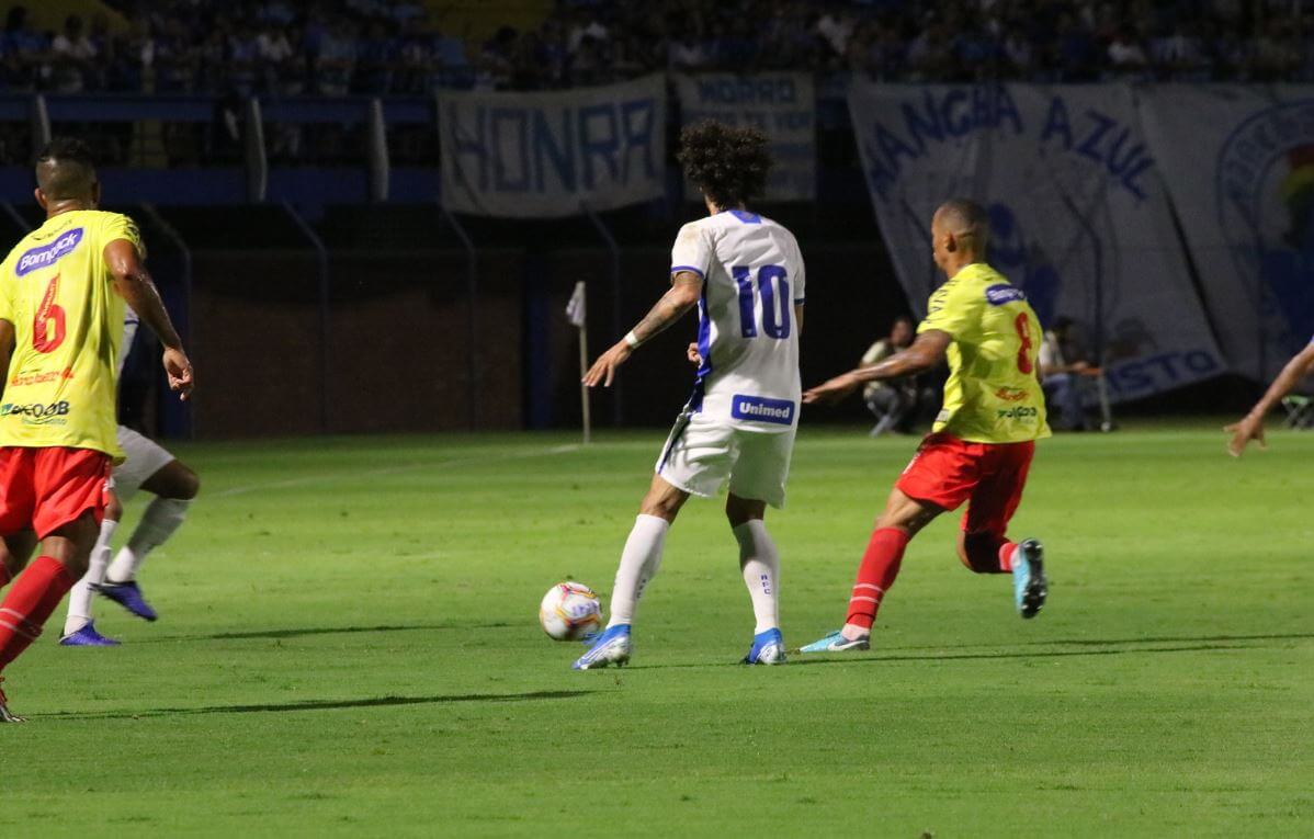 Catarinense: Treinador pede contratações e promete fazer mudanças no Avaí