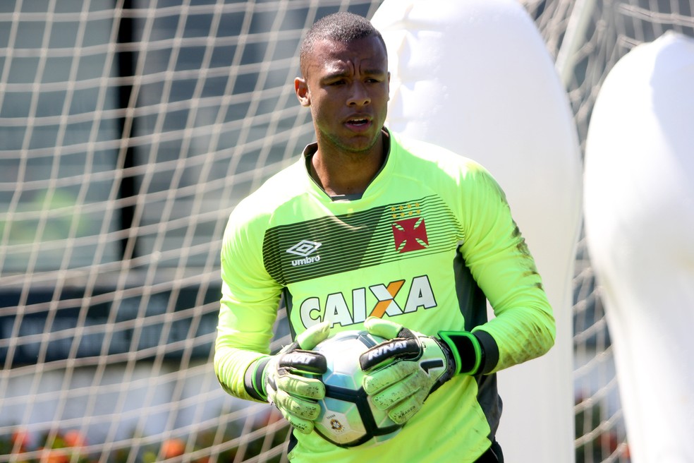 Carioca: Goleiro vascaíno Jordi confia na quebra de jejum contra o Flamengo