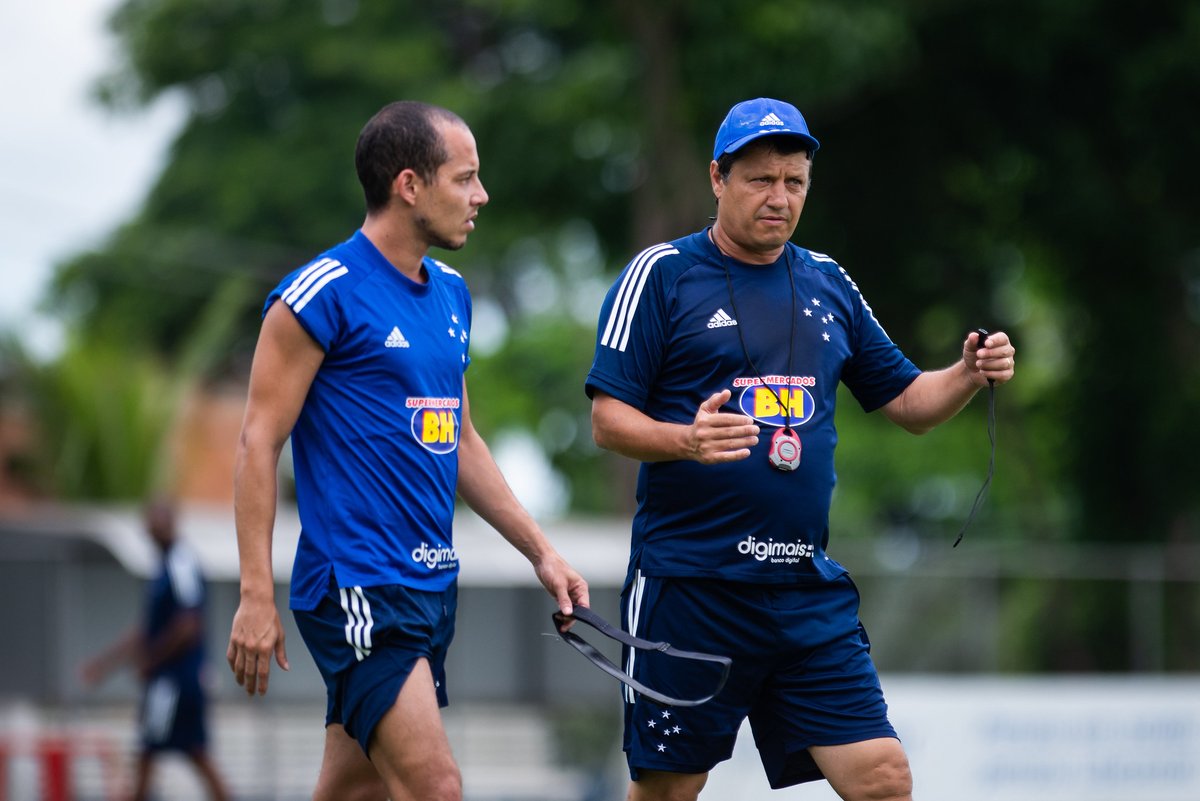 Mineiro: Com várias dúvidas, Adilson não define a escalação do Cruzeiro para pegar o Boa