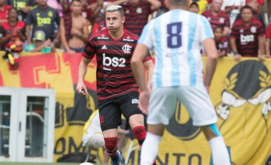 Carioca: Com reservas, Vasco e Flamengo fazem clássico esvaziado em busca da vitória