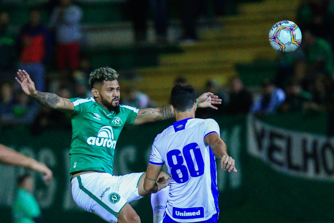 CATARINENSE: Abertura com jogos fracos, clássico empatado e campeão com faixa carimbada