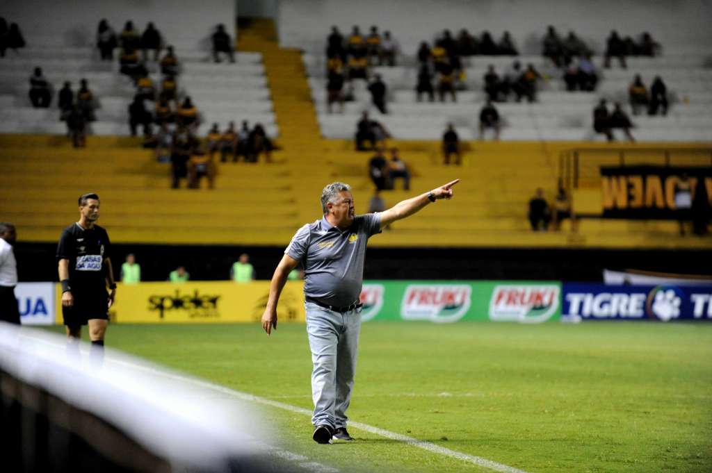 Roberto Cavalo estreia com vitória no Criciúma