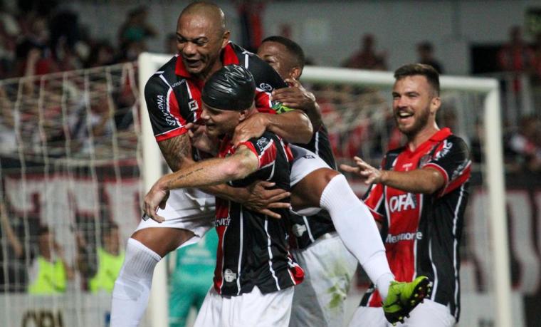 CATARINENSE: Figueirense tropeça em casa e Joinville estreia com vitória