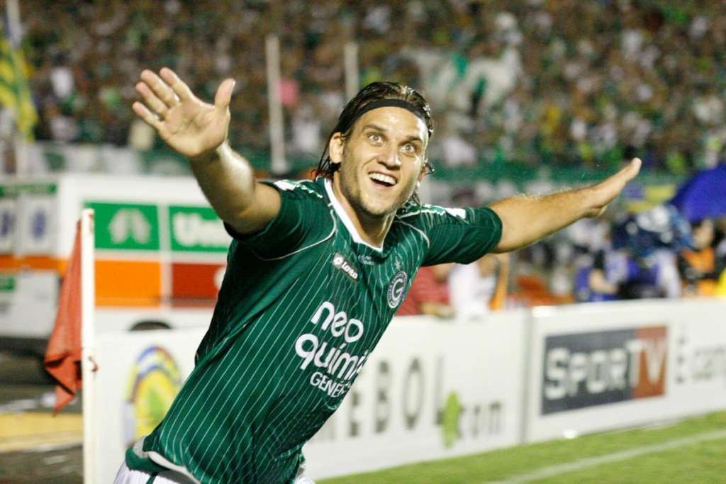 Rafael Moura fez um dos gols da vitória do Goiás