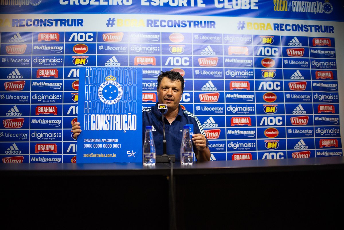 Mineiro: Para economizar, Cruzeiro dispensa avião e vai encarar viagem de ônibus