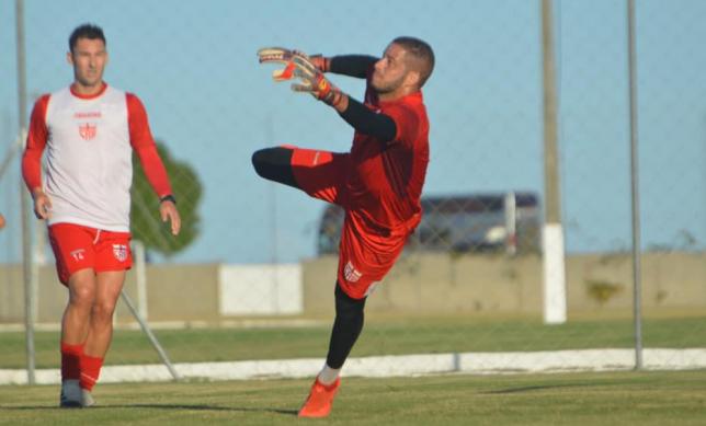 Alagoano: Goleiro espera ótimo ano com o CRB e foca em títulos na temporada