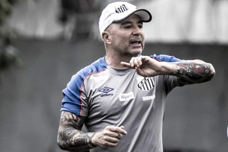 Após saída do Santos, Sampaoli deve assumir comando de seleção sul-americana. VEJA QUAL!