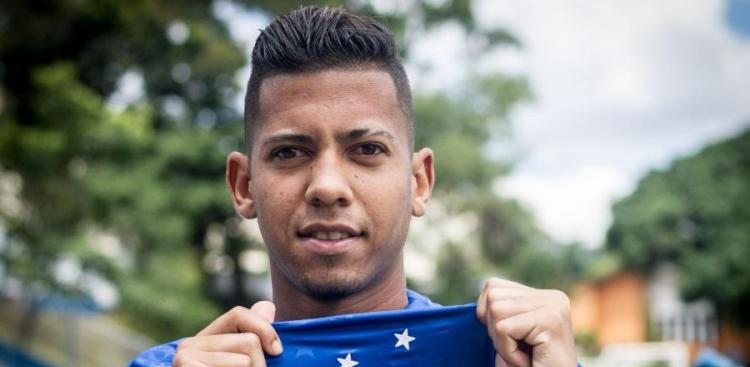 Mineiro: Goleiro aciona Justiça contra o Cruzeiro, que deve perder lateral