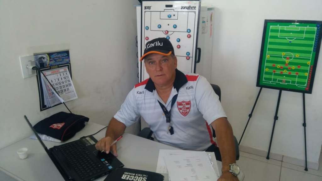 Técnico do Linense fala sobre clássico logo na estreia: 'Gostinho a mais'