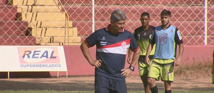 Edson Abobrão, técnico do Batatais 