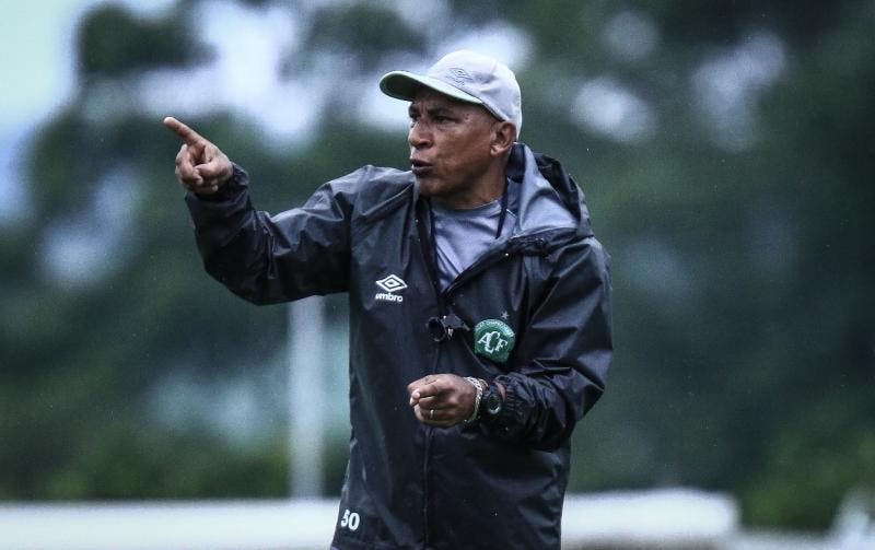 Catarinense: Em busca de padrão, treinador não muda a Chapecoense
