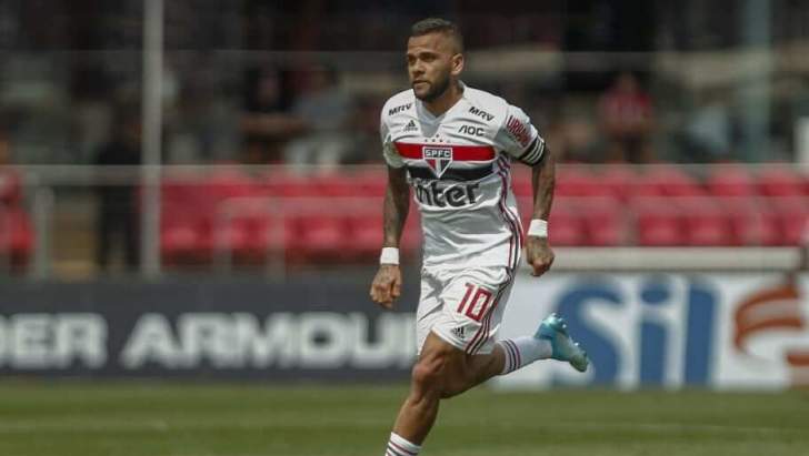 Parceiros na Copa de 2010, Felipe Melo e Daniel Alves têm novas funções em 2020