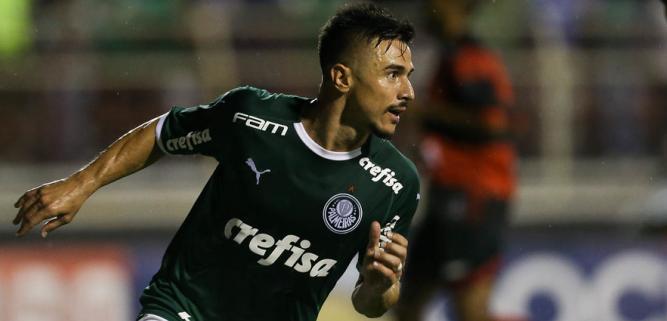 Atacante do Palmeiras reencontra sua maior vítima e acredita em Choque-Rei equilibrado