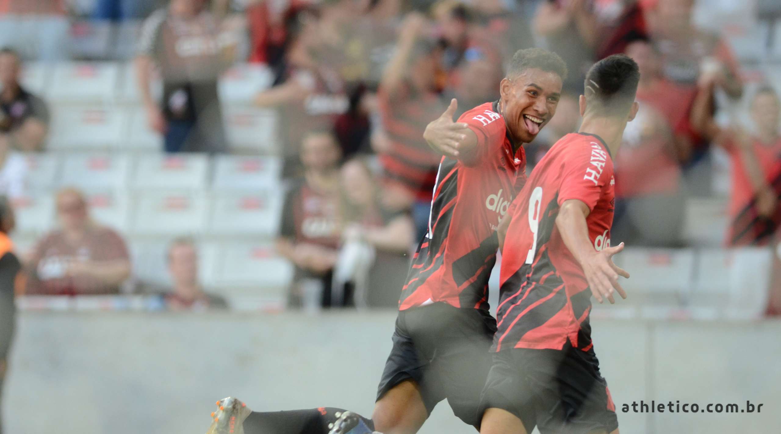 PARANAENSE: Furacão goleia, mantém 100% e se isola na liderança