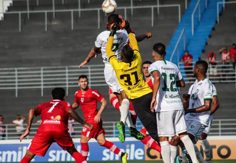 ALAGOANO: CRB é surpreendido pelo Murici na estreia e torcida vaia
