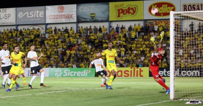Cássio fez grandes defesas para o Corinthians