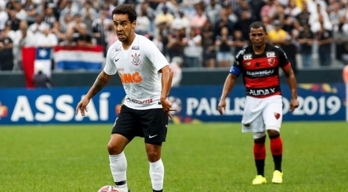 Paranaense: Encostado no Corinthians, meia cria do Athletico negocia com o Coritiba