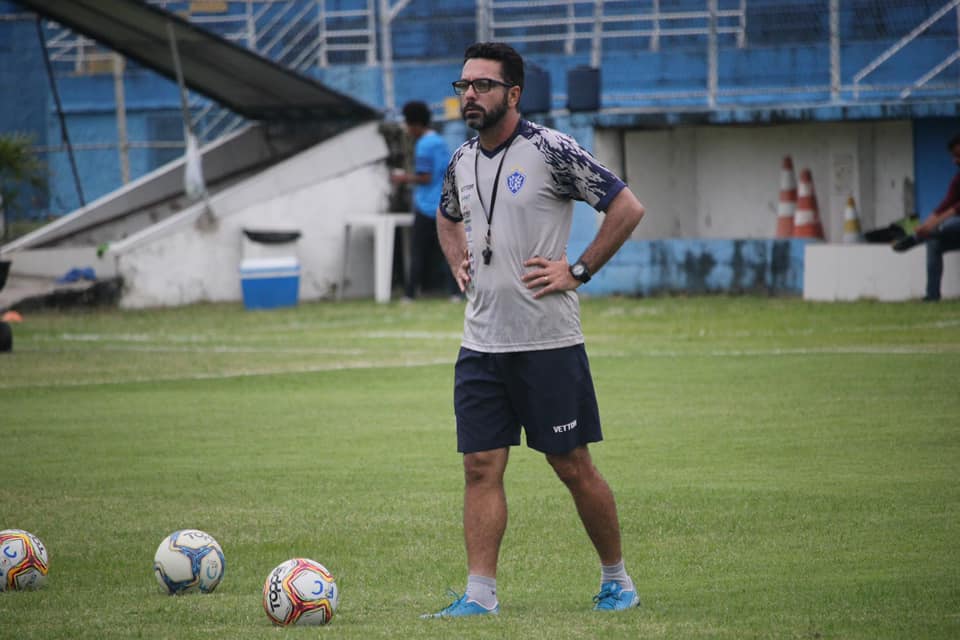 Capixaba: Na rodada inaugural, Rodrigo Fonseca estreia com triunfo no Vitória-ES