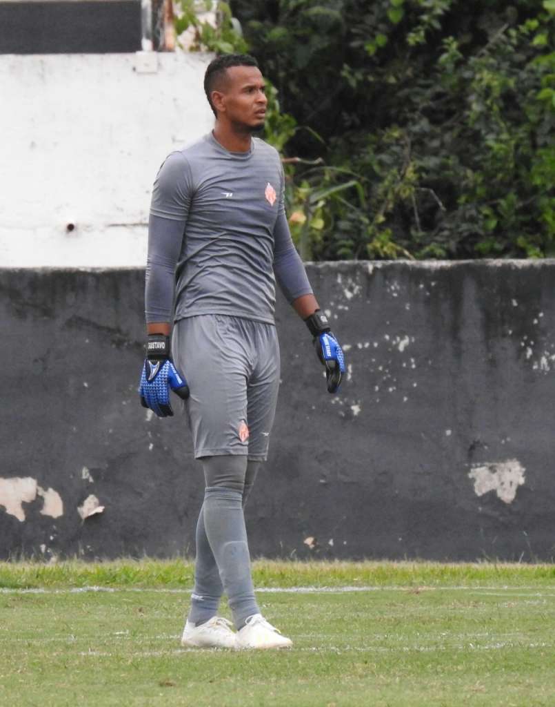 Gustavo foi um dos melhores em campo no empate do Atibaia