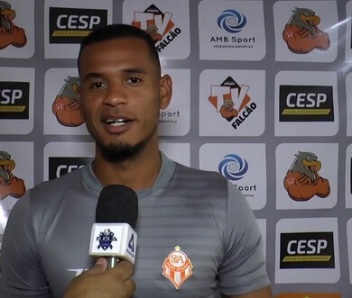 O goleiro Gustavo garantiu um importante empate ao Atibaia