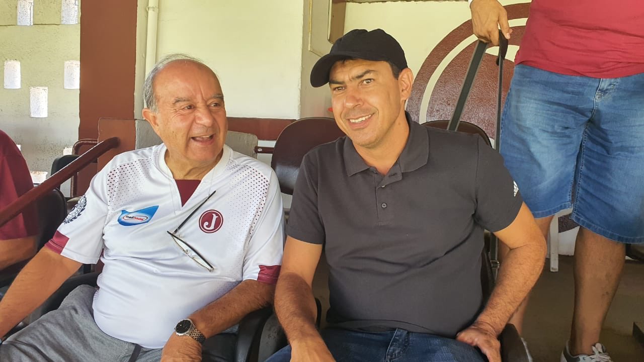 Torcedores ilustres: Carille e Casagrande vão ao estádio acompanhar time da Série A2