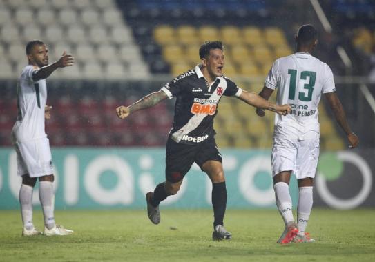 Carioca: Autor do gol da primeira vitória do Vasco, Cano cobra o pagamento dos salários