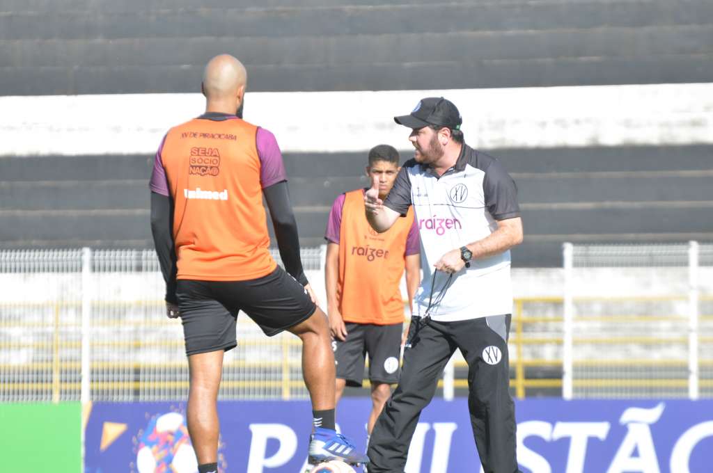 Elenco quinzista se reapresenta (Foto: Vitor Prates)