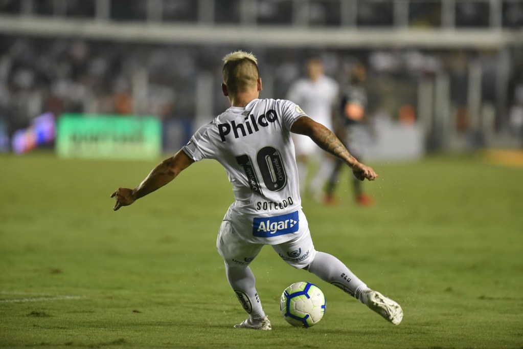 Soteldo pode voltar ao Santos em clássico após eliminação venezuelana
