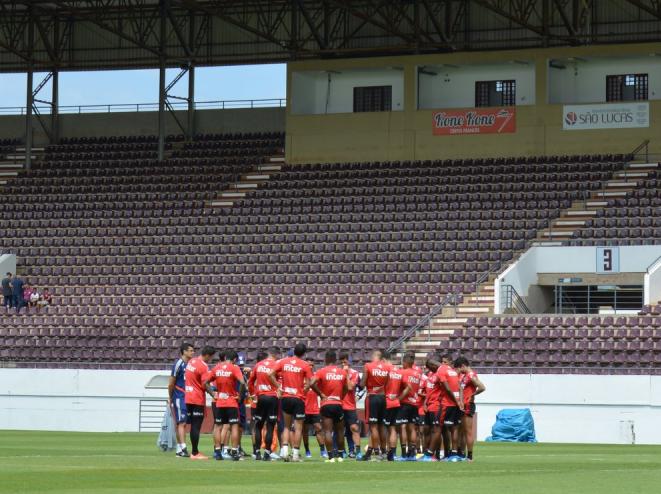 Diniz não confirma time e pode poupar jogadores diante da Ferroviária
