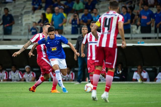 MINEIRO: Com gol contra, Cruzeiro supera Villa Nova e vence segunda no campeonato