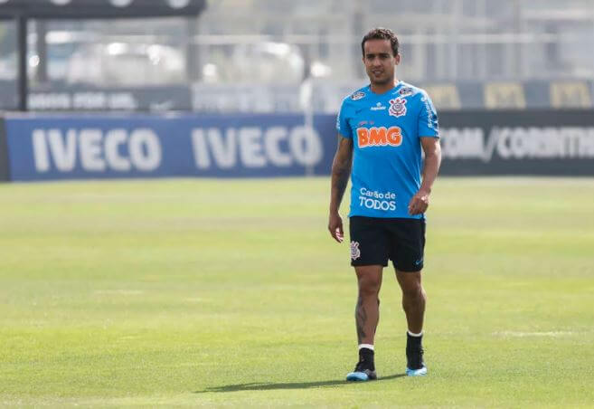 Na mira do Coritiba, camisa 10 confirma saída do Corinthians