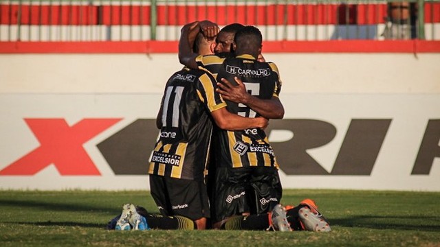 CARIOCA: Portuguesa goleia e Volta Redonda vence com gol no fim