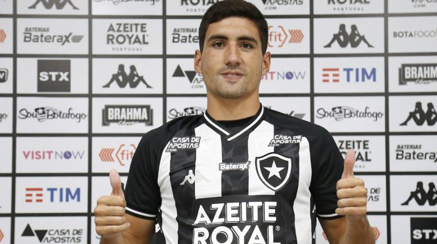 Apresentado pelo Botafogo, lateral-direito uruguaio se diz pronto para jogar
