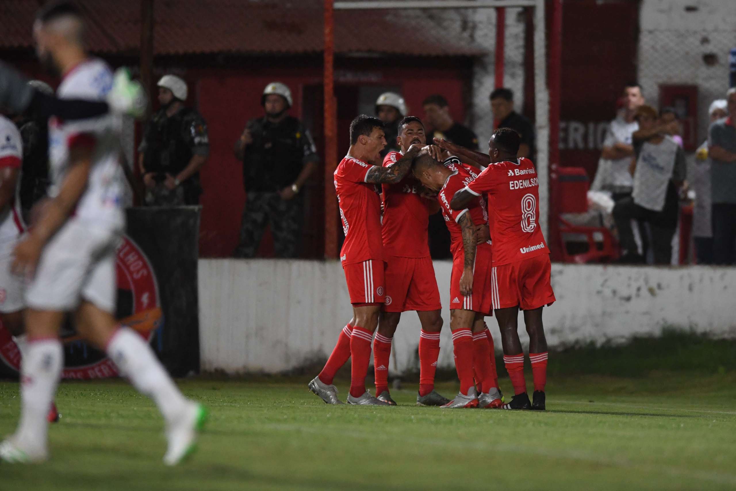 Gaúcho: Apesar de vitória, volante destaca problemas defensivo no Inter