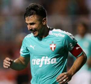 Com três gols, Willian passa Valdívia entre artilheiros do Palmeiras no século