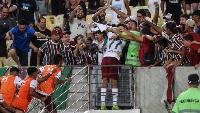 Foi pra galera. (Foto: Fluminense / Divulgação) Foi pra galera. (Foto: Fluminense / Divulgação)