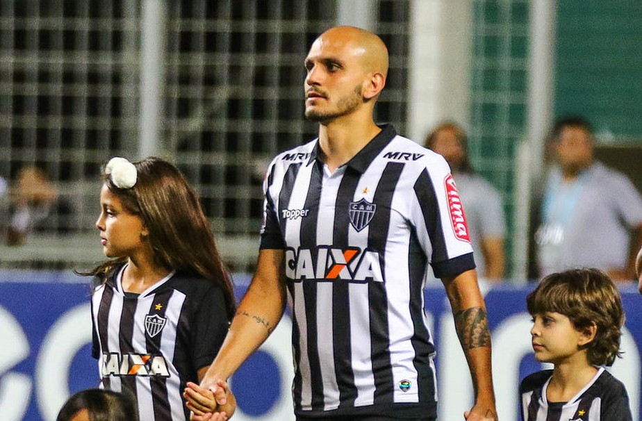 Fábio Santos minimiza vaias da torcida e abre portas para Arana no Atlético-MG