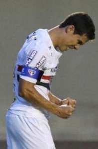 Todinho perdeu gol e foi 'massacrado'; e o milionário Pato que também perdeu?