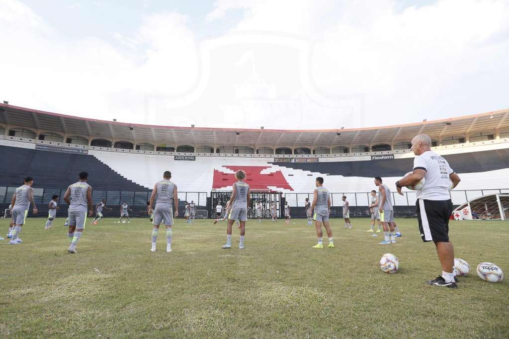 Vasco pega Cabofriense para embalar no Carioca