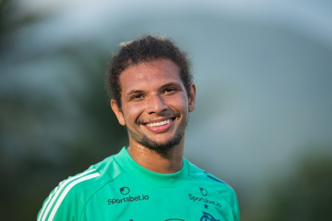 Flamengo anuncia renovação do contrato de volante titular até 2023