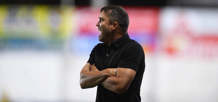 Coudet admite que defesa do Internacional tem problemas com bolas aéreas