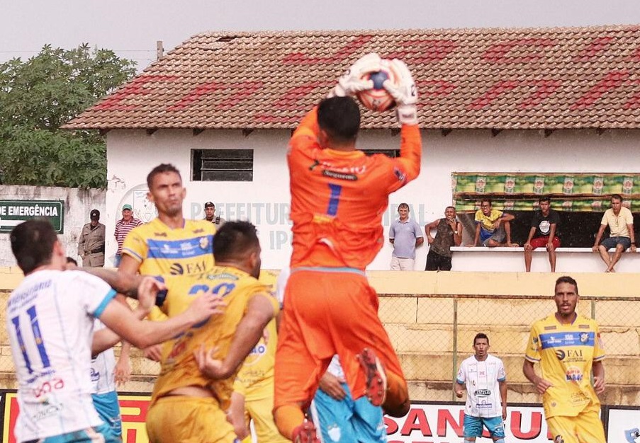 Goiano: Lucas Passarelli exalta evolução do Iporá em primeira vitória na temporada