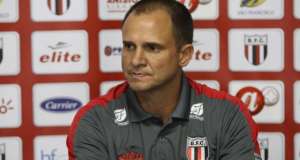 Wagner Lopes lamenta empate, mas diz buscar 