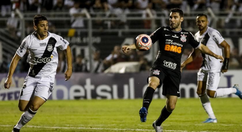 Camacho admite 1º tempo fraco do Corinthians e destaca reação na etapa final