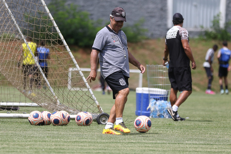 Paulistão: Ciente de ajustes, Kleina elogia entrega da Ponte em vitória no Majestoso