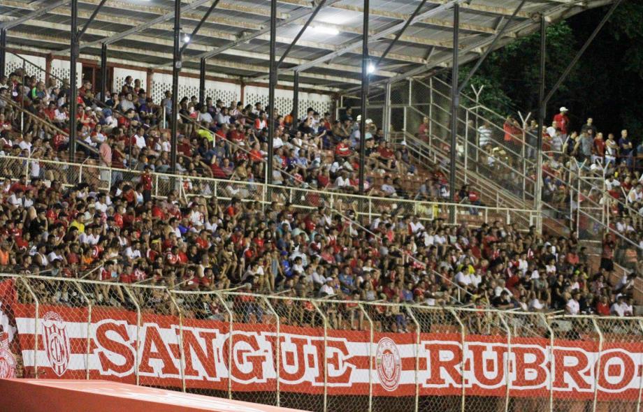 Torcida do Noroeste apoia o time Foto: Bruno Freitas