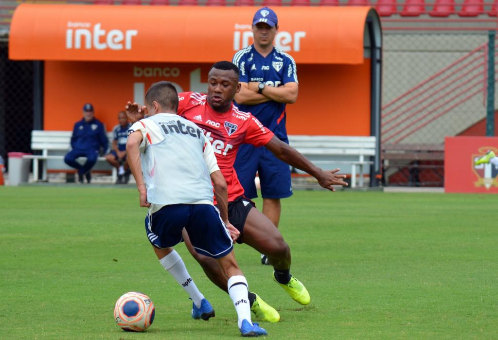 Paulistão: Diniz observa reservas em jogo-treino e deve repetir escalação no São Paulo