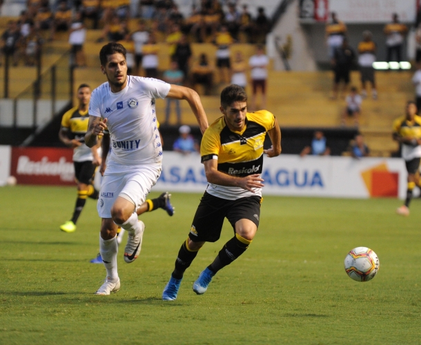 Roberto Cavalo cobra reforços no Criciúma e volante dispara: “Time desorganizado”